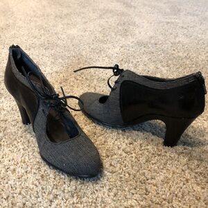 Aerosols lace detail heels